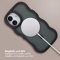 Selencia Wavy Backcover mit MagSafe Apple iPhone 16 - Schwarz