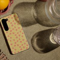 imoshion Design Hülle iPhone 14 - Sunny Yellow Petite Flowers