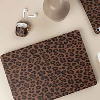 Selencia Sabi Laptop Cover Leopardenmuster Apple MacBook Pro 13 Zoll (2020 / 2022) - Mocha Brown