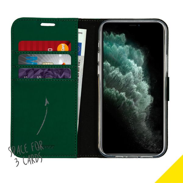 Accezz Wallet TPU Klapphülle Apple iPhone 12 (Pro) - Grün