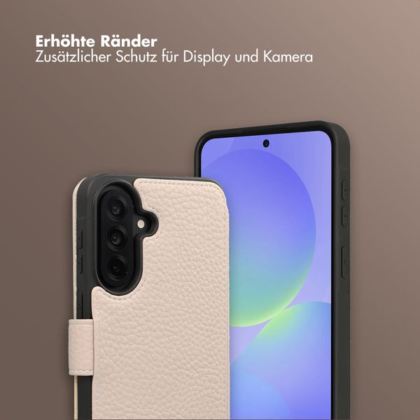 Selencia Riva Bookcase mit MagSafe und Handgelenkband Samsung Galaxy A37 (5G) - Beige