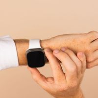 imoshion Silikonband⁺ für die Apple Watch Series 1 bis 10 / SE / Ultra (2) (44/45/46/49 mm) - White - Größe M/L
