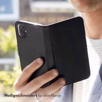 Selencia Echtleder Klapphülle für das Samsung Galaxy A36  - Schwarz
