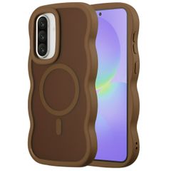 Selencia Wavy Backcover mit MagSafe Samsung Galaxy A36 / A56 - Mocha Brown