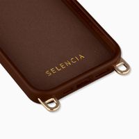 Selencia Rivièra MagSafe Backcover mit abnehmbaren Haken für das Apple iPhone 14 / 13 - Choco Brown + Satin Crush Handykette - Cosmic Candy