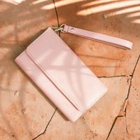 Selencia Clutch Klapphülle aus veganem Leder mit herausnehmbarem Case iPhone 11