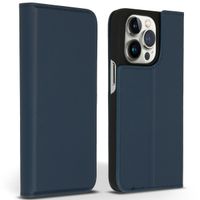 Accezz Premium Leather Slim Klapphülle für das iPhone 14 Pro - Dunkelblau