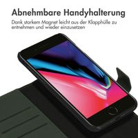 Accezz Premium Leather 2 in 1 Klapphülle für das iPhone SE (2022 / 2020) / 8 / 7 / 6(s) - Grün