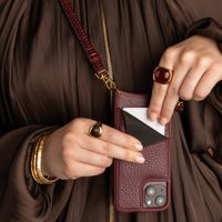 Selencia Nova HandyHülle mit Kordel und Kartenhalter Apple iPhone 16 Pro - Bold Burgundy