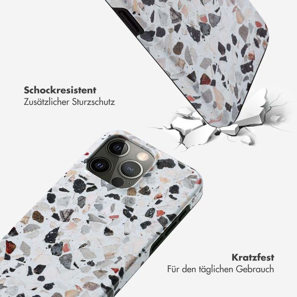 Selencia Vivid Tough Back Cover für das iPhone 15 Pro Max - Chic Terazzo