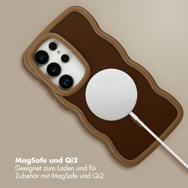 Selencia Wavy Backcover mit MagSafe Samsung Galaxy S25 Ultra - Mocha Brown