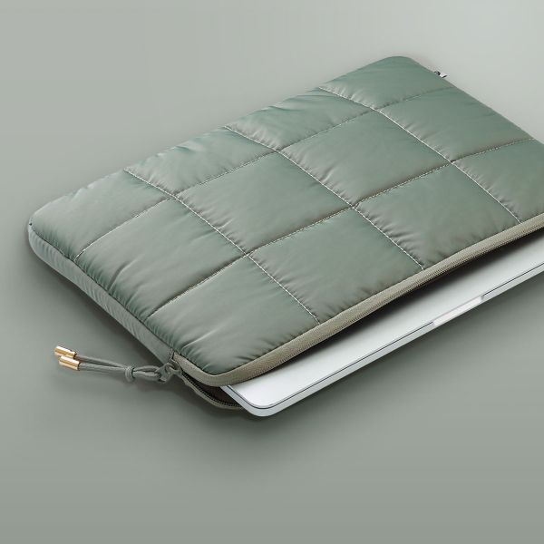 Selencia Puffy Laptop Hülle 15-16 Zoll - Laptop Sleeve - Sage Green