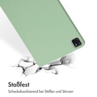 Accezz Liquid Silicone Back Cover mit Stifthalter für das iPad Pro 11 (2018/2020/2021/2022) - Hellgrün