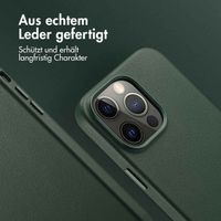 Accezz MagSafe Leather Backcover für das iPhone 14 Pro Max - Cedar Green