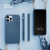 Selencia Back Cover mit luxuriöser Handschlaufe für das iPhone 12 (Pro) - Blau