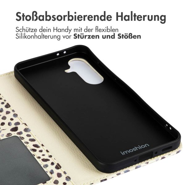 imoshion Design Klapphülle Samsung Galaxy A26 - Black And White Dots