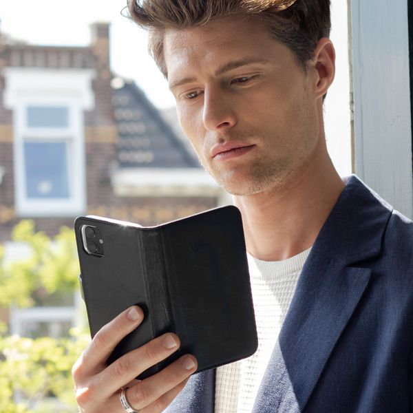 Selencia Echtleder Klapphülle Huawei P20 - Schwarz