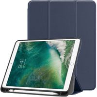 imoshion Trifold Klapphülle Apple iPad 6 (2018) 9.7 Zoll / iPad 5 (2017) 9.7 Zoll / Air 2 (2014)/Air 1 (2013) - Dunkelblau