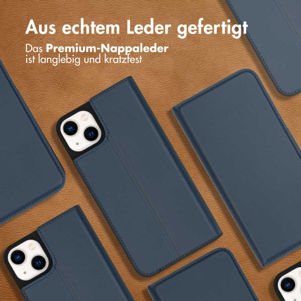 Accezz Premium Leather Slim Klapphülle für das iPhone 14 Plus - Dunkelblau