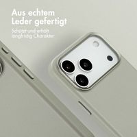 Accezz MagSafe Leather Backcover Apple iPhone 17 Pro Max - Light Grey