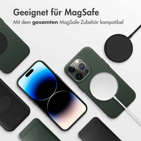 Accezz MagSafe Leather Backcover für das iPhone 14 Pro - Cedar Green