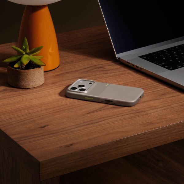 Beats Robuste Hülle mit MagSafe und Kamera-Steuerung Apple iPhone 17 Pro - Alpine Gray