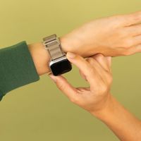 imoshion Nylon-Armband Alpine für die Apple Watch Series 1 bis 9 / SE (38/40/41 mm) | Series 10 (42 mm) - Olive