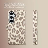Selencia Sabi Klapphülle mit Leopardenmuster Samsung Galaxy S24 / S25 - Soft Ivory