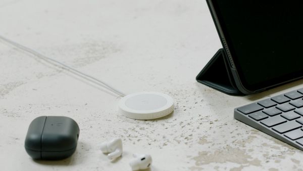 Decoded Silikon-Case MagSafe für das Apple iPhone 16 Plus - Air Blue