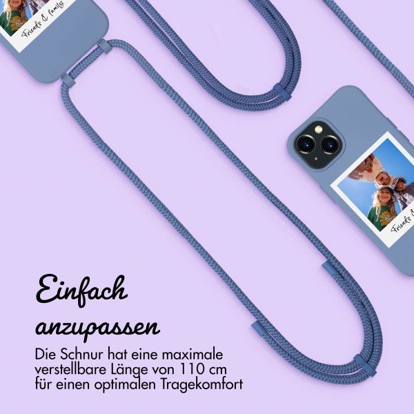 Personalisierte Color Backcover MagSafe mit abtrennbarem Band und Polaroid für iPhone 15 - Ash Blue