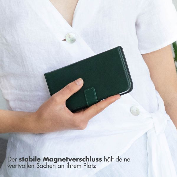 Selencia Echtleder Klapphülle für das Apple iPhone 16 Pro - Grün