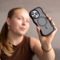 Selencia Wavy Backcover mit MagSafe Apple iPhone 17 Pro - Schwarz