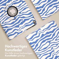 imoshion 360° drehbare Design Klapphülle für das iPad 9 (2021) / iPad 8 (2020) / iPad 7 (2019) 10.2 Zoll - White Blue Stripes