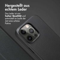 Accezz 2-in-1 Klapphülle aus Leder mit MagSafe für das iPhone 15 Pro Max - Onyx Black