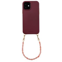 Selencia Rivièra MagSafe Backcover mit abnehmbaren Haken für das Apple iPhone 12 / 12 Pro - Bold Burgundy + Sorbet Pop Handykette - Pink