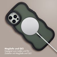 Selencia Wavy Backcover mit MagSafe Apple iPhone 12 (Pro) - Schwarz
