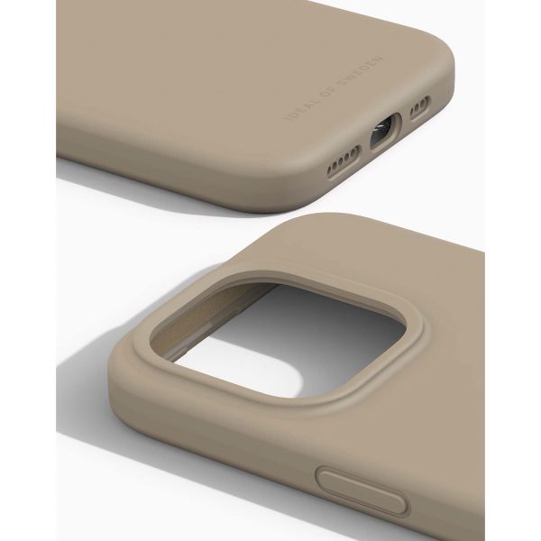 iDeal of Sweden Silikon Case für das iPhone 15 Pro - Beige