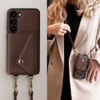 Selencia Sera HandyHülle mit Kordel und Umschlag-Kartenhalter Samsung Galaxy S23 - Chocolate Brown