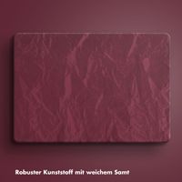 Selencia Cover mit Samtoberfläche für das MacBook Pro 16 Zoll (2021 / 2023 M3 chip / 2024 M4 chip) - A2485 / A2780 / A2991 / A3186 / A3403 - Dunkelrot