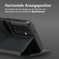 Accezz 2-in-1 Klapphülle aus Leder mit MagSafe Samsung Galaxy S24 - Onyx Black