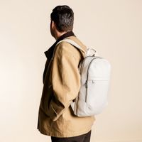Accezz Leather Laptop Rucksack 16 Zoll - Beige
