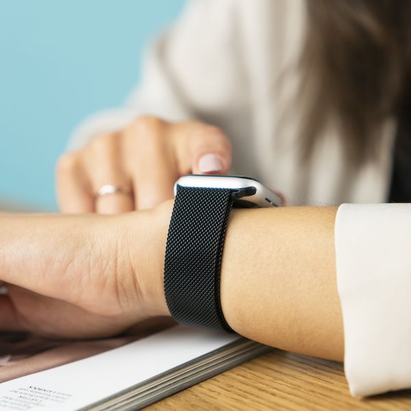 imoshion Magnetisches Milanaise Armband für das  Fitbit Versa 4/ 3 / Sense (2) - Schwarz