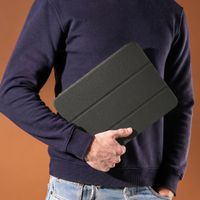 Accezz Leder Trifold Klaphülle Apple iPad Pro 13 (2025) M5 / (2024) M4 - Schwarz