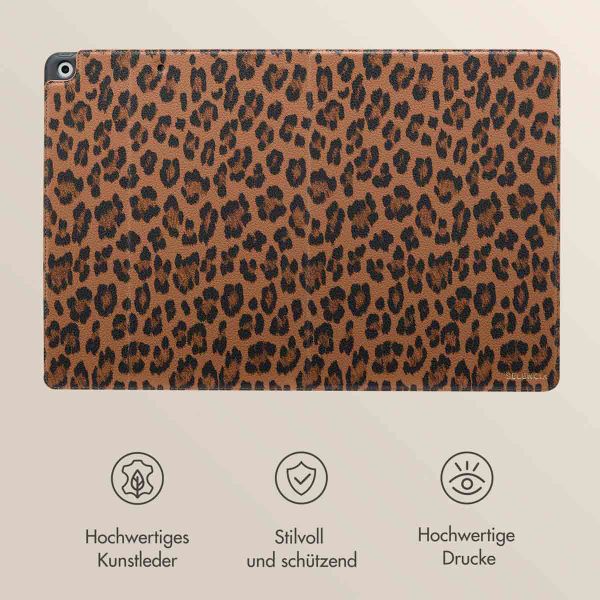 Selencia Sabi Klapphülle mit Leopardenmuster Apple iPad 9 (2021) 10.2 Zoll / iPad 8 (2020) 10.2 Zoll / iPad 7 (2019) 10.2 Zoll - Mocha Brown