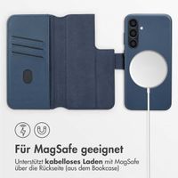 Accezz 2-in-1 Klapphülle aus Leder mit MagSafe für das Samsung Galaxy S23 FE - Nightfall Blue