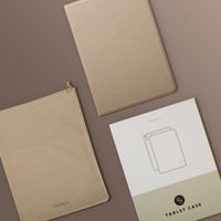 Selencia Riva Klapphülle Apple iPad 9 (2021) 10.2 Zoll / iPad 8 (2020) 10.2 Zoll / iPad 7 (2019) 10.2 Zoll - Beige