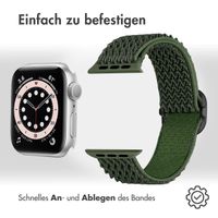 imoshion Elastisches Nylonarmband für das  Apple Watch Series 1 t/m 9 / SE (38/40/41 mm) | Series 10 / 11 (42 mm) - Dunkelgrün