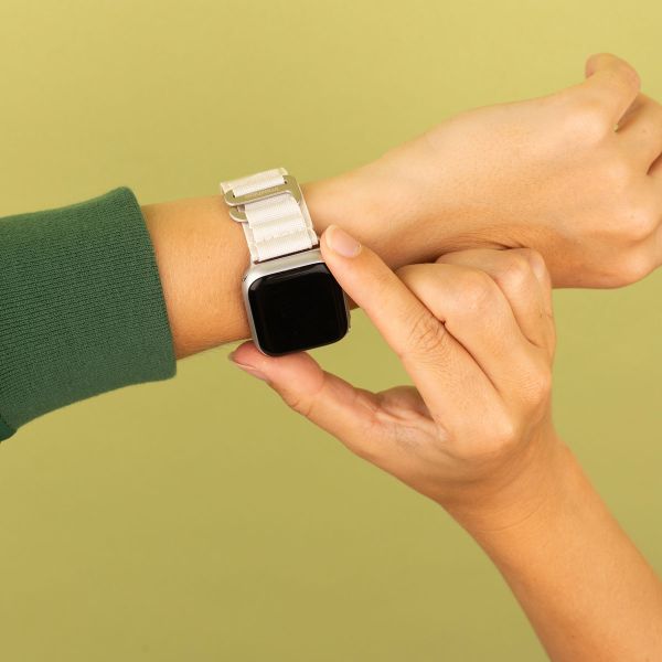 imoshion Nylon Alpine Armband für das  Apple Watch Series 1 t/m 9 / SE (38/40/41 mm) | Series 10 / 11 (42 mm) - Weiß