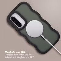 Selencia Wavy Backcover mit MagSafe Samsung Galaxy A36 / A56 - Schwarz