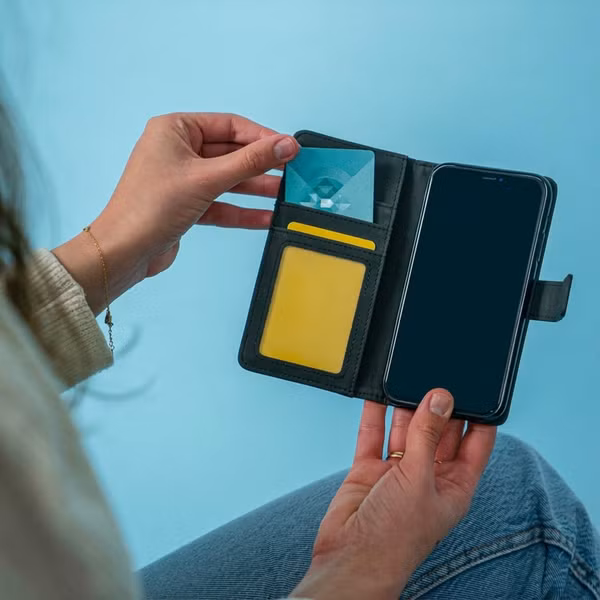 imoshion Luxuriöse Klapphülle Apple iPhone Xr - Braun